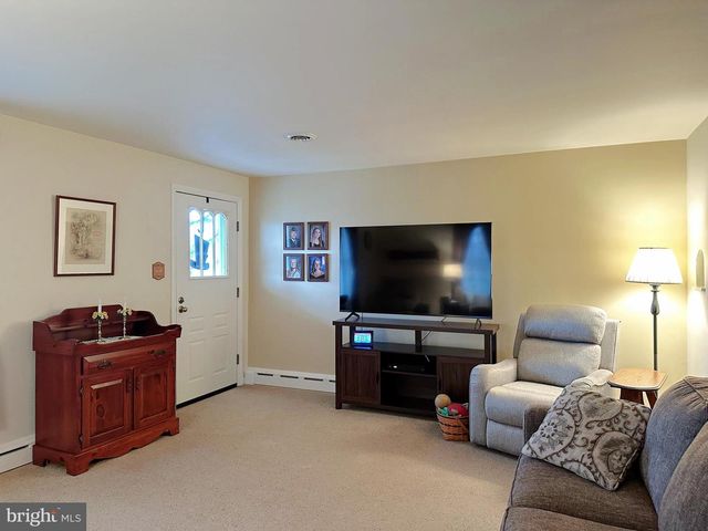 1062 JEFFERSON ST, Red Hill, PA 18076