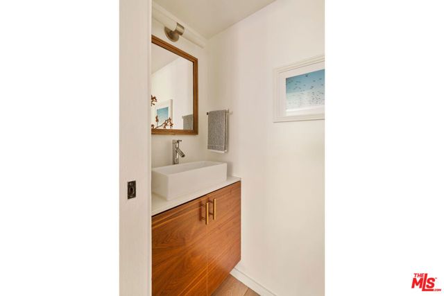 2147 N Beachwood Drive 5, Los Angeles, CA 90068