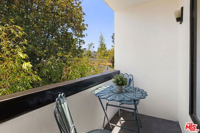 2147 N Beachwood Drive 5, Los Angeles, CA 90068