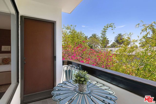 2147 N Beachwood Drive 5, Los Angeles, CA 90068