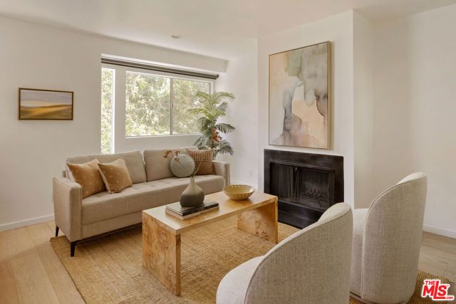 2147 N Beachwood Drive 5, Los Angeles, CA 90068