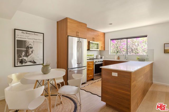2147 N Beachwood Drive 5, Los Angeles, CA 90068