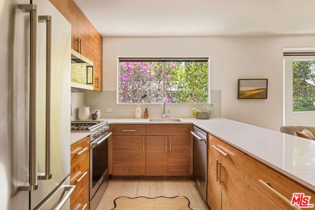 2147 N Beachwood Drive 5, Los Angeles, CA 90068