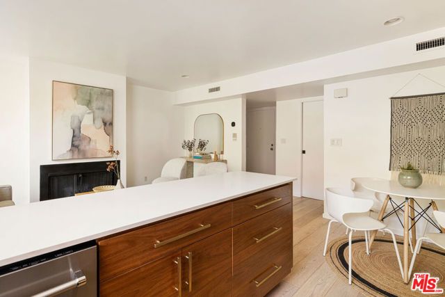 2147 N Beachwood Drive 5, Los Angeles, CA 90068
