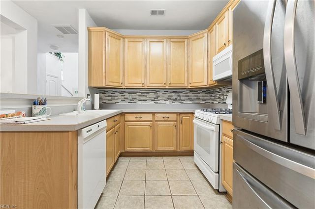 324 Hillside TER, Newport News, VA 23602