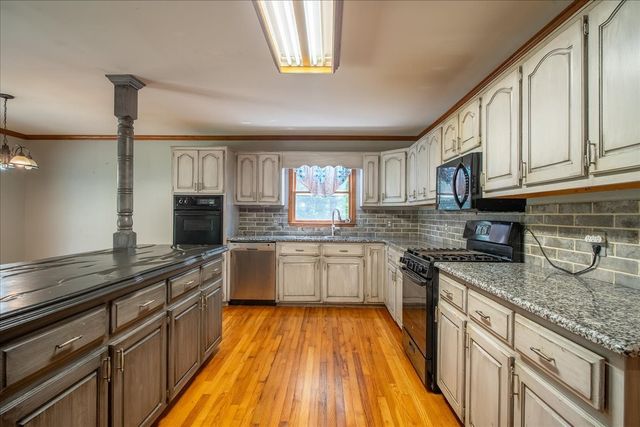11 Ashley Ct, Lawrenceburg, TN 38464
