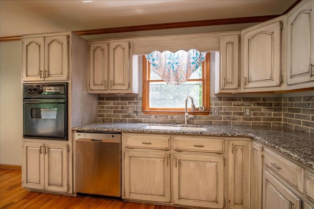11 Ashley Ct, Lawrenceburg, TN 38464