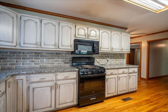 11 Ashley Ct, Lawrenceburg, TN 38464