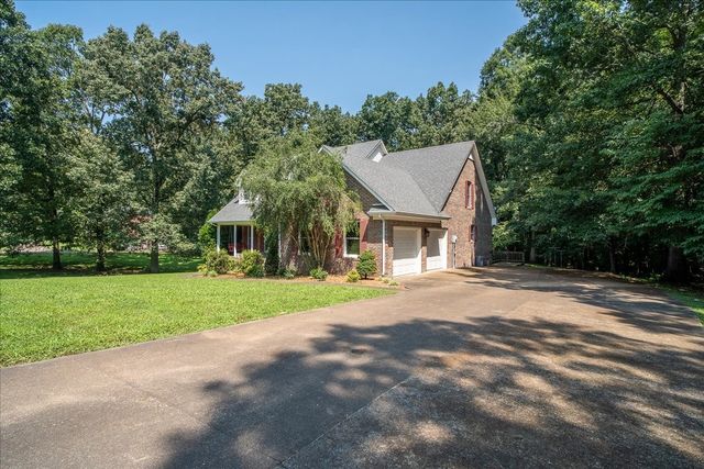 11 Ashley Ct, Lawrenceburg, TN 38464