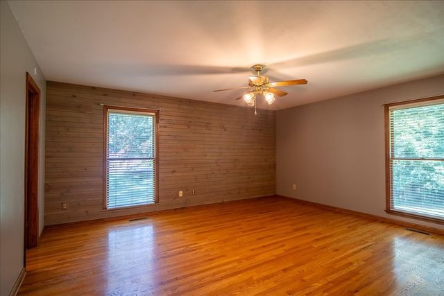 11 Ashley Ct, Lawrenceburg, TN 38464