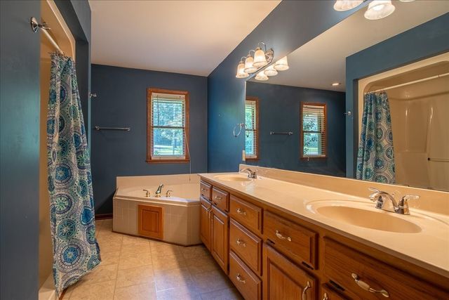 11 Ashley Ct, Lawrenceburg, TN 38464