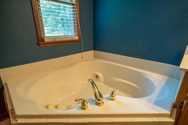 11 Ashley Ct, Lawrenceburg, TN 38464