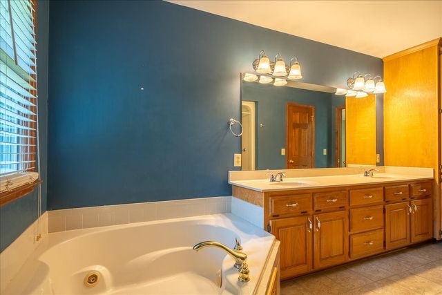 11 Ashley Ct, Lawrenceburg, TN 38464