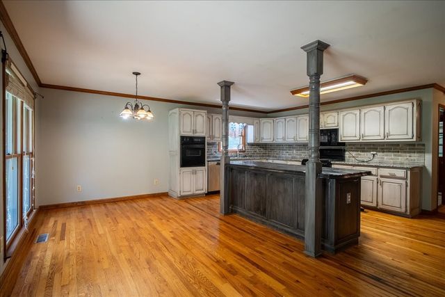 11 Ashley Ct, Lawrenceburg, TN 38464