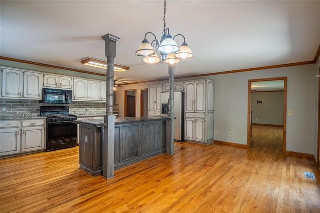 11 Ashley Ct, Lawrenceburg, TN 38464