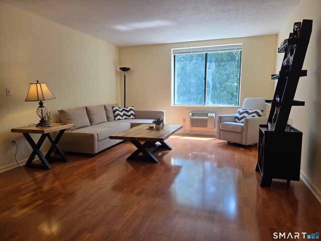 1525 East Putnam Avenue 201, Greenwich, CT 06870