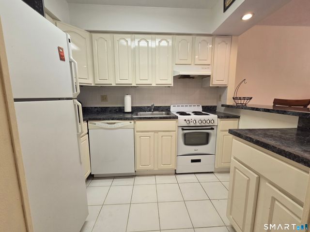1525 East Putnam Avenue 201, Greenwich, CT 06870
