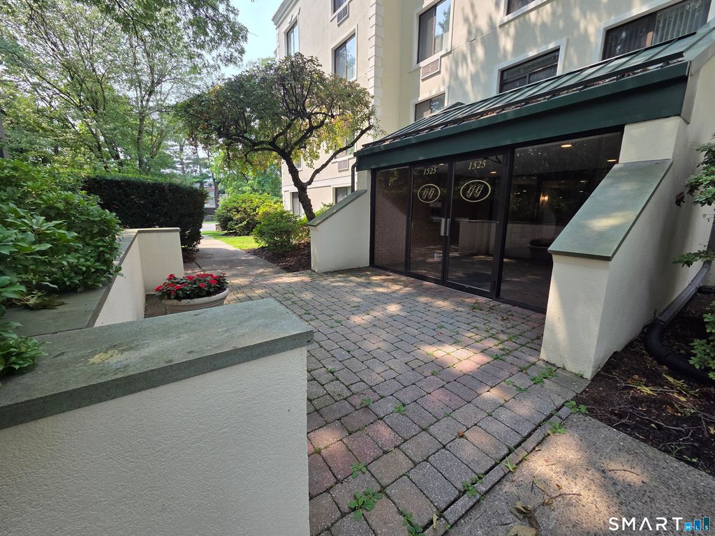 1525 East Putnam Avenue 201, Greenwich, CT 06870