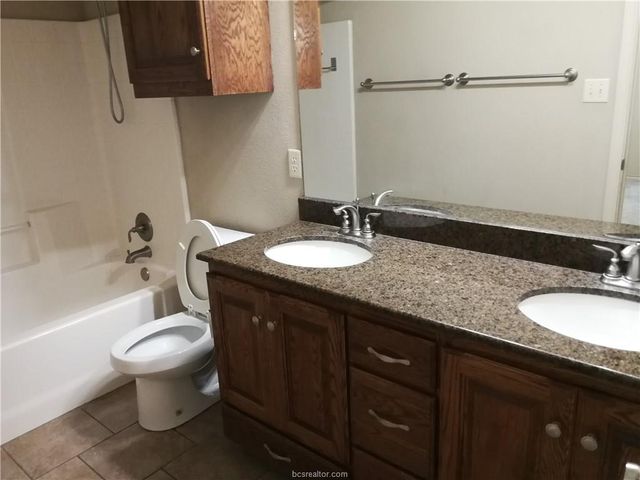 3800 Dove Hollow Lane, College Station, TX 77845