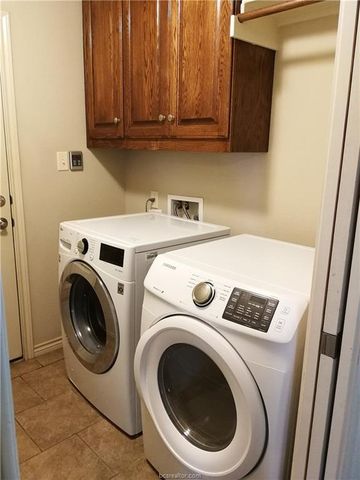 3800 Dove Hollow Lane, College Station, TX 77845