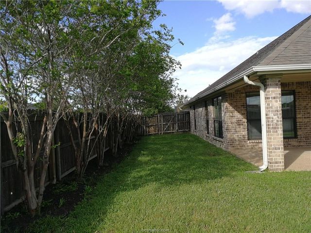 3800 Dove Hollow Lane, College Station, TX 77845