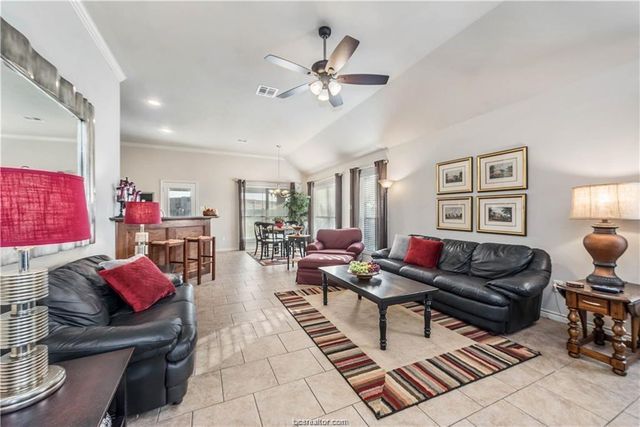 3800 Dove Hollow Lane, College Station, TX 77845