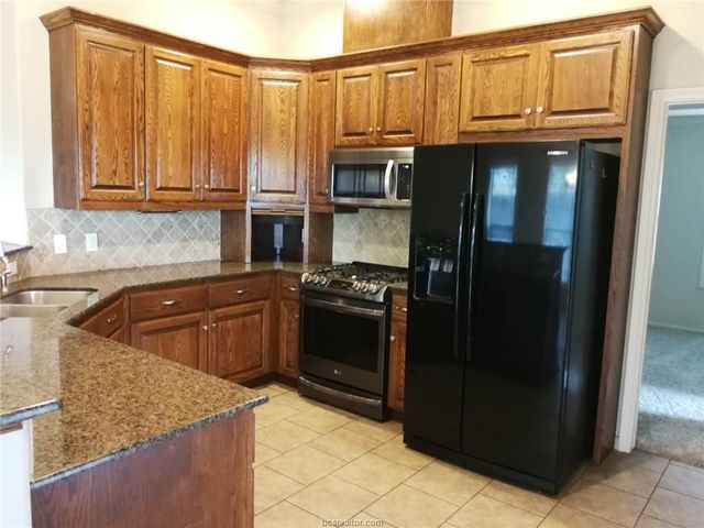 3800 Dove Hollow Lane, College Station, TX 77845