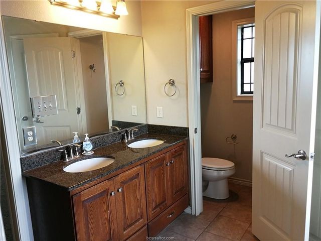 3800 Dove Hollow Lane, College Station, TX 77845