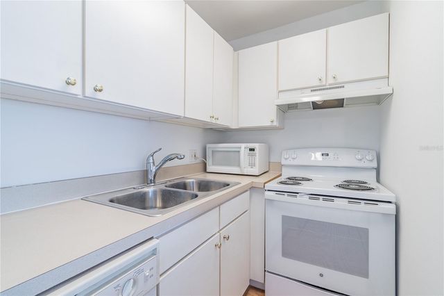 9632 LAKE CHASE ISLAND WAY 9632, Tampa, FL 33626