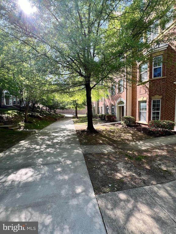 2621 EASTBOURNE DR, Woodbridge, VA 22191