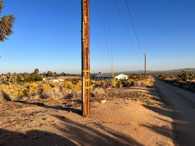 136th St E & Ave W11, Pearblossom, CA 93553