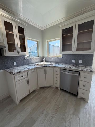 749 Buffalo Trail, Angleton, TX 77515