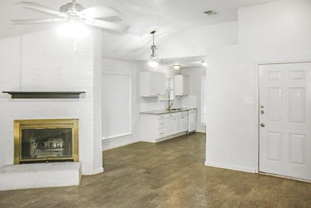 3835 Brookwind Drive, La Porte, TX 77571