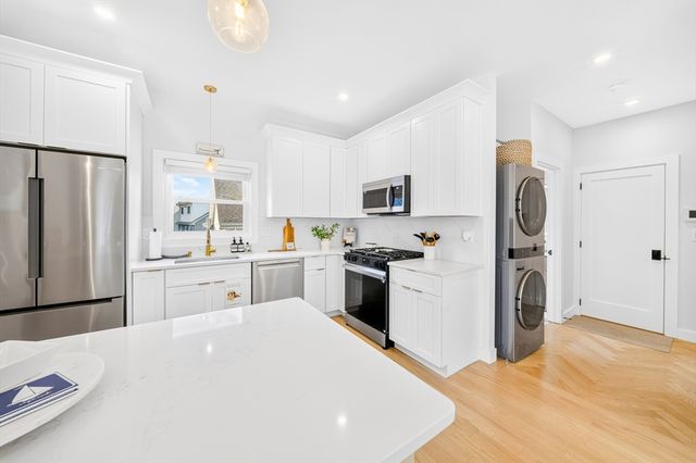12 Sewall Ave 2B, Winthrop, MA 02152