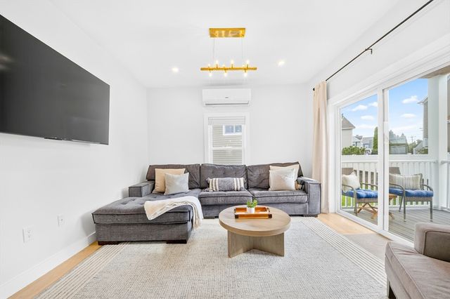 12 Sewall Ave 2B, Winthrop, MA 02152