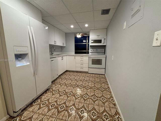 2001 Atlantic Shores Blvd 409, Hallandale Beach, FL 33009