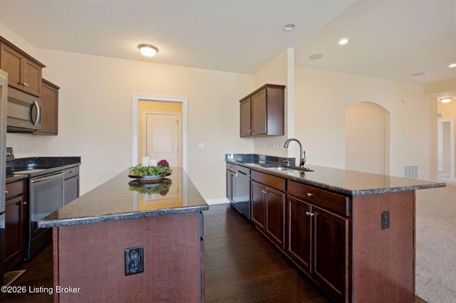 421 Golden Wing Rd, Mt Washington, KY 40047