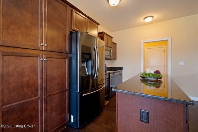 421 Golden Wing Rd, Mt Washington, KY 40047