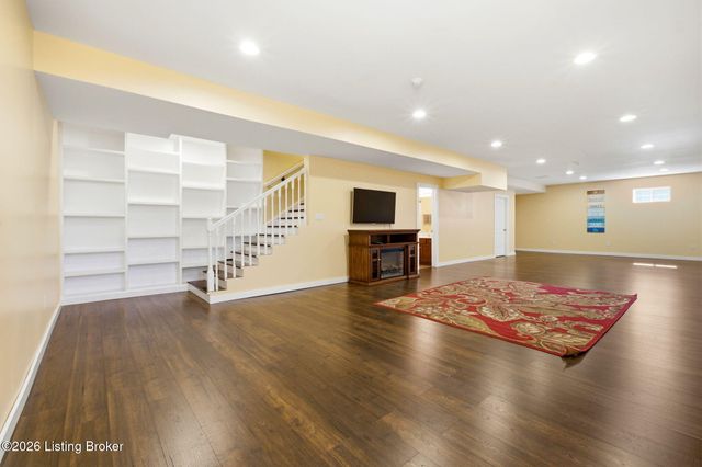 421 Golden Wing Rd, Mt Washington, KY 40047