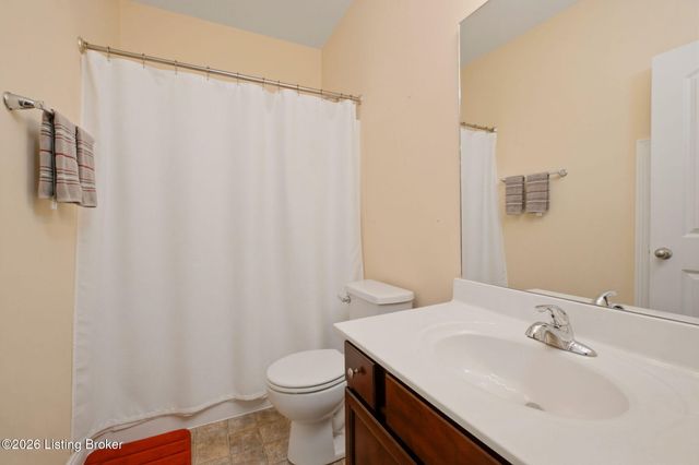 421 Golden Wing Rd, Mt Washington, KY 40047