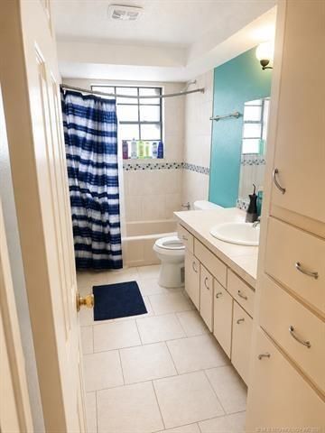 1813 Bellaire Circle, Moore, OK 73160