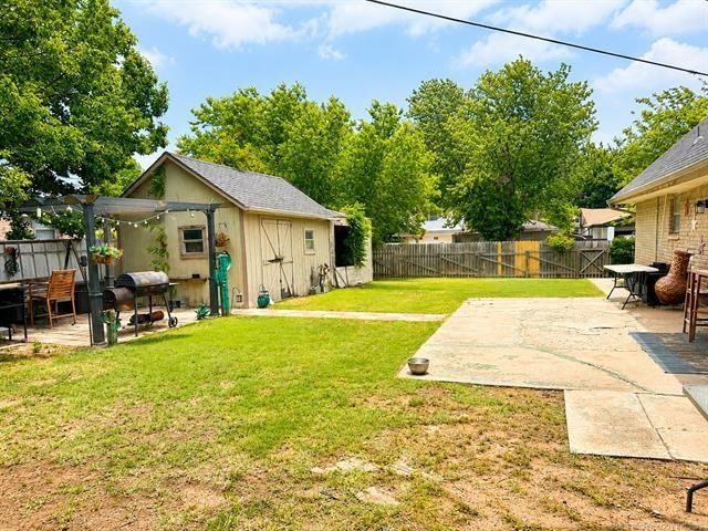 1813 Bellaire Circle, Moore, OK 73160