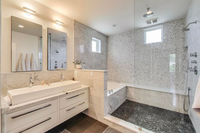 1475 W Superior Avenue 1, Chicago, IL 60647