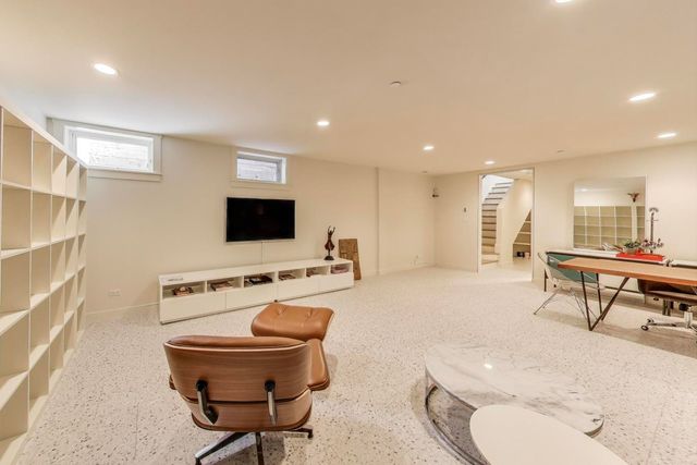 1475 W Superior Avenue 1, Chicago, IL 60647