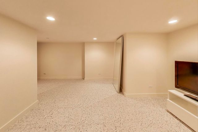 1475 W Superior Avenue 1, Chicago, IL 60647