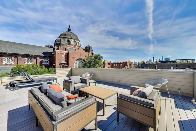 1475 W Superior Avenue 1, Chicago, IL 60647