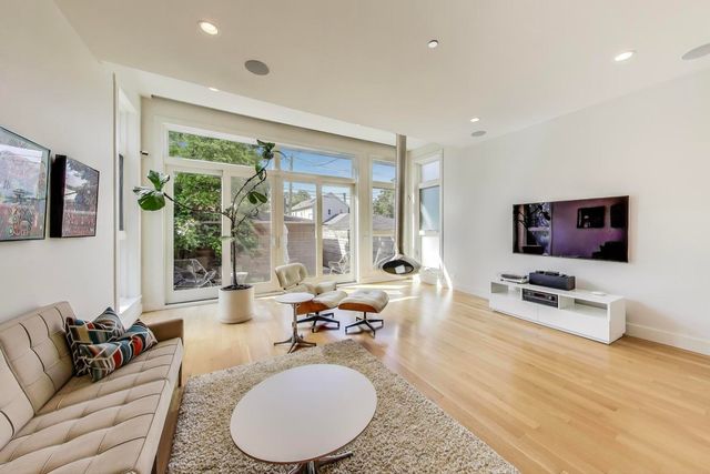 1475 W Superior Avenue 1, Chicago, IL 60647