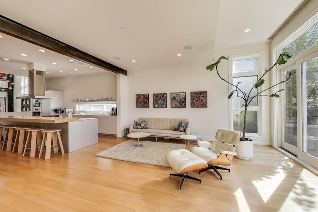 1475 W Superior Avenue 1, Chicago, IL 60647