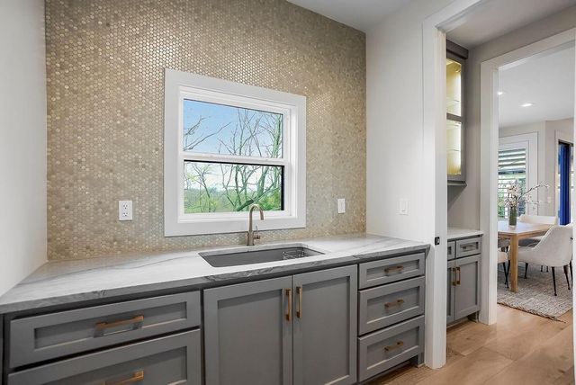 27205 W 100th Terrace, Olathe, KS 66061
