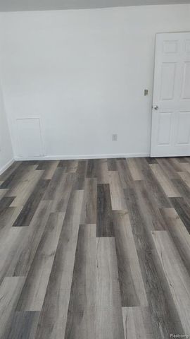 2731 Roundtree Drive, Troy, MI 48083